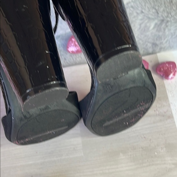 Christian Siriano Black Heels with Pointed Toe and Ankle Strap - Picture 8 of 9